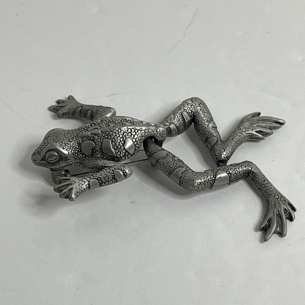 FROG  JJ Jonette Jewelry Brooch Pin Silver Tone with Moving Legs Vintage